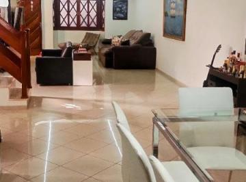 Casa · 375m² · 3 Quartos · 2 Vagas · Sobrado para venda em Parque Renato Maia de 375.00m² com 3 Quartos, 3 Suites e 2 Garagens