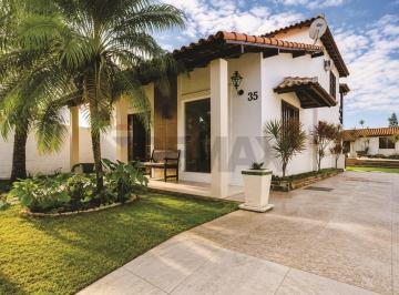 Casa · 400m² · 4 Quartos · 4 Vagas · Casa 4 Quartos - Piscina e Sauna - Luxo