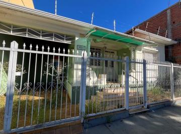 Casa · 142m² · 2 Quartos · 1 Vaga · IMÓVEL NO CENTRO TERRENO DE 286 m², 13 METROS DE FRENTE E CONSTRUÇÃO APROVEITÁVEL — RESIDENCIA COMER