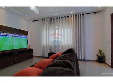 Casa · 160m² · 3 Quartos · Sobrado Reformado com Espaço Gourmet e 3 Vagas no Júlio de Mesquita – Pronto para Morar