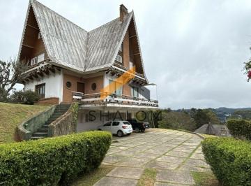 Casa · 950m² · 8 Quartos · 4 Vagas · Casa em Condomínio com Vista Panorâmica para as Montanhas em Campos do Jordão