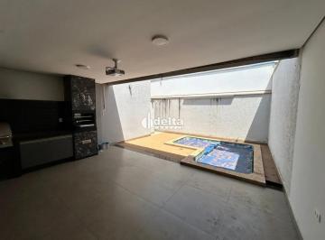 Casa · 202m² · 3 Quartos · 2 Vagas · Casa residencial com 3 suítes disponível para locação e venda no bairro Laranjeiras em Uberlândia-MG