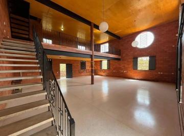 Terreno de 1 quarto, Botucatu · Chácara para venda em Jardim Aeroporto de 412.00m² com 1 Quarto e 10 Garagens