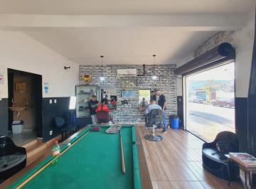 Casa · 111m² · 1 Quarto · Imóvel com dois pontos comerciais e casa residencial nos fundos à venda, com 111,02m² no bairro Ipir
