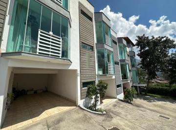 Casa · 103m² · 2 Quartos · 2 Vagas · Casa com dois quartos a venda em Teresópolis-RJ.