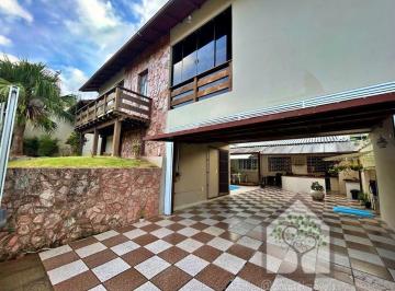 Casa · 270m² · 2 Quartos · 2 Vagas · Casa à venda na Trindade – Florianópolis | 2 suítes | Piscina | Espaço gourmet | Próx. Lauro Linhare