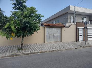 Casa · 180m² · 3 Quartos · 6 Vagas · Excelente casa isolada com 03 dormitórios, sendo 01 suíte, edícula com 02 dormitórios, piscina, chur