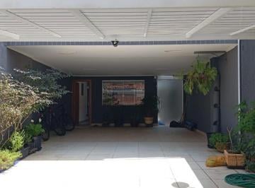 Casa · 100m² · 3 Quartos · 2 Vagas · Espaçosa Casa à Venda em Vilamar, Praia Grande - 100m²