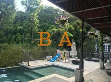 Casa · 594m² · 5 Quartos · 5 Vagas · Casa de Alto Padrão com Vista para o Verde e Lazer Completo