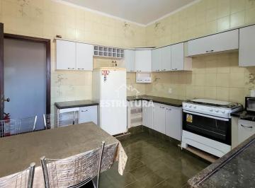 Casa · 353m² · 3 Quartos · 2 Vagas · Casa para venda em Centro de 353.00m² com 3 Quartos, 1 Suite e 2 Garagens