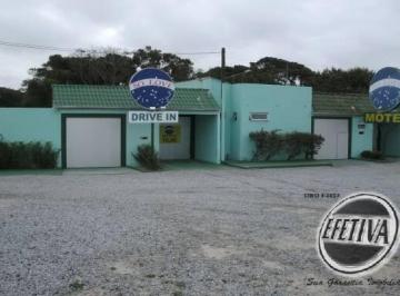 Comercial · 200m² · 8 Quartos · 18 Vagas · Prédio Comercial para venda em Matinhos de 200.00m² com 8 Quartos, 8 Suites e 18 Garagens
