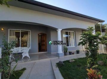 Casa · 258m² · 3 Quartos · 2 Vagas · Casa para alugar em Jardim Dom Bosco de 258.00m² com 3 Quartos, 1 Suite e 2 Garagens
