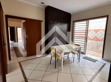 Casa · 275m² · 3 Quartos · 3 Vagas · Casa para venda em Centro de 275.00m² com 3 Quartos, 1 Suite e 3 Garagens