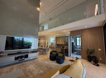 c151ae3fde7f37f71b34d434cfc05213e69ee9bf · Casa à venda no Condomínio Jardim Versailles em Uberlândia