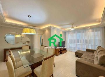 Sala · Apartamento à beira mar com 2 quartos (1 suíte), 1 vaga à venda em Pitangueiras, Guarujá