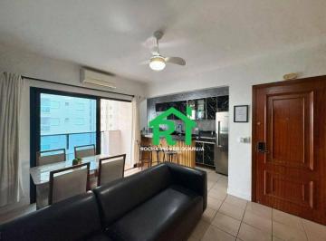 Sala · Apartamento à beira mar com 2 quartos (1 suíte), 2 vagas e lazer à venda em Pitangueiras, Guarujá
