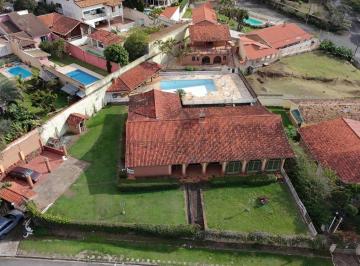0 · Casa com 3 suítes, piscina, saunas seca e úmida e ducha escosesa em Atibaia.