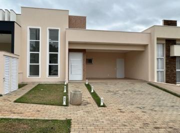 Casa de 3 quartos, Porto Feliz · Casa Térrea com 3 Dormitórios, Suíte, Pé-Direito Alto, Planejados na Cozinha e Quintal Gramado