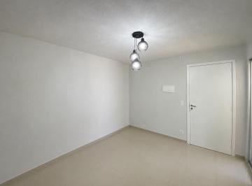 Apartamento de 2 quartos, Brasília · Jardins Mangueiral – Apartamento 02 quartos – 3° andar, armários, janelas já trocadas para blindex