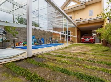 Casa · 233m² · 3 Quartos · 3 Vagas · Sobrado com piscina Bairro Guabiroba. Curitiba. PR
