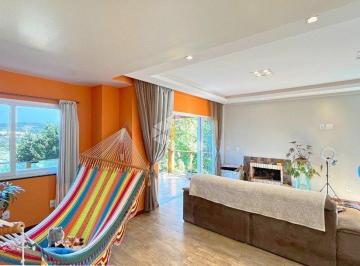 Casa · 300m² · 3 Quartos · 4 Vagas · Casa de 3 dormitórios no bairro Vila Nova
