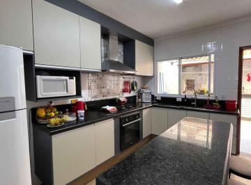 Foto 1 · J2162- Casa com 3 Quartos à venda, 120m² - Jardim Umarizal