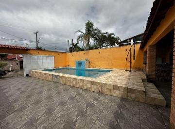 Casa de 2 quartos, Peruíbe · Casa com 2 quartos e piscina em Itanhaém - R$ 720.000,00.