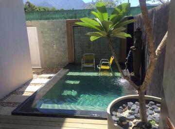 Casa de 3 quartos, São Sebastião · Casa com piscina a 100 mts da praia de Maresias