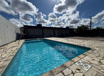 Casa de 5 quartos, Peruíbe · Casa com piscina e 5 quartos em Peruíbe.