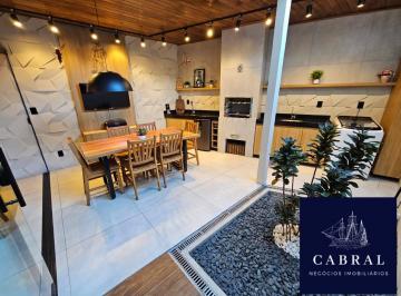Casa · 161m² · 3 Quartos · 2 Vagas · Casa com 3 quartos e com churrasqueira, 161 m² em Cabral, Contagem