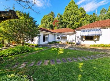 Casa de 6 quartos, Petrópolis · Casa para venda e locação dentro de condomínio em Itaipava