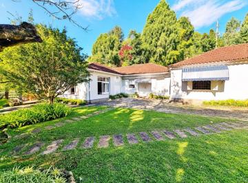 Casa de 6 quartos, Petrópolis · Casa para venda e locação dentro de condomínio em Itaipava
