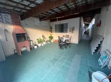 Casa de 2 quartos, Itanhaém · Casa com 2 quartos e churrasqueira em Itanhaém.