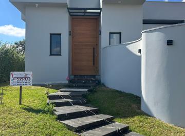 Casa de 2 quartos, Botucatu · Casa de aluguel no condomínio reserva