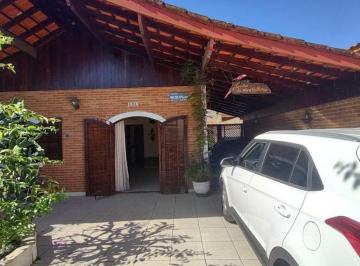 Casa de 3 quartos, Itanhaém · Casa com 3 quartos e área gourmet em Itanhaém.