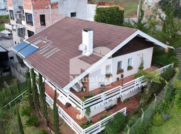 Casa · 376m² · 6 Quartos · Casa principal e mais dois chalés