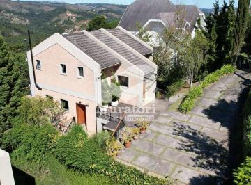 Casa · 213m² · 4 Quartos · Casa em Condomínio com linda vista!