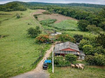 Casa · 339000m² · 2 Quartos · Sitio a Venda