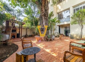 Casa · 318m² · 5 Quartos · 3 Vagas · Casa para venda em Pacaembu com 5 quartos, sendo 1 suíte, 318m²