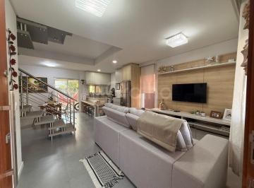 Casa · 113m² · 3 Quartos · 2 Vagas · Casa germinada de 113m² no Ribeirão da Ilha