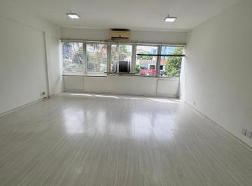Comercial · 42m² · Sala comercial no bairro Floresta.
