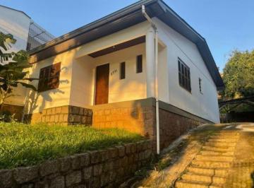 Casa · 400m² · 2 Quartos · 3 Vagas · CASA COM PÁTIO NA FRENTE E NOS FUNDOS, CONFORTO E TRANQUILIDADE PARA SUA FAMÍLIA