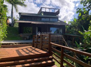 Casa · 160m² · 3 Quartos · 2 Vagas · Casa em meio a natureza, com vista na Praia Mole