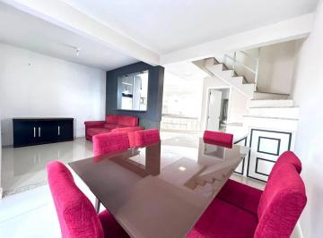 9b8443e7742a00b8581149236d6d3667a593a46e · Casa com 2 suítes à venda na Praia do Campeche, em Florianópolis.