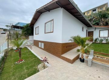 114e42a644c42134ed97e4da6df8d6a1ad7c7728 · Casa com 3 quartos e Churrasqueira à venda próximo à UFSC, em Florianópolis.