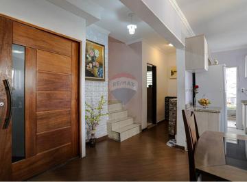 Casa · 226m² · 3 Quartos · 2 Vagas · Casa para venda em Centro de 226.36m² com 3 Quartos, 1 Suite e 2 Garagens