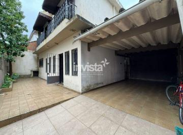 Casa · 136m² · 2 Quartos · 2 Vagas · Casa com 2 dormitórios para Alugar no Embaré em Santos