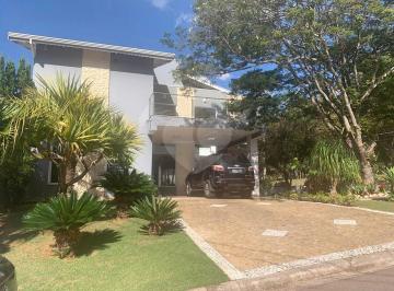Casa · 370m² · 4 Quartos · 2 Vagas · Casa para venda em Bairro Inválido de 370.00m² com 4 Quartos, 1 Suite e 2 Garagens