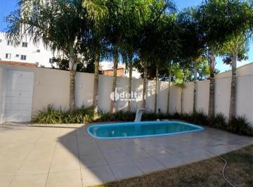 Casa · 360m² · 3 Quartos · 3 Vagas · Casa residencial com 3 quartos sendo 1 suíte disponível para locação no bairro Santa Mônica em Uberl