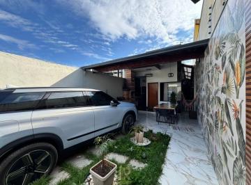 Casa · 110m² · 3 Quartos · 2 Vagas · Casa à Venda – Santa Paula | 3 Quartos com Suíte e Área Gourmet